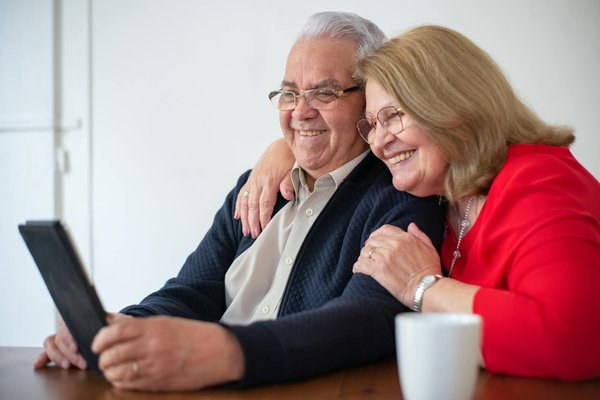 Aide à Domicile pour Seniors : Votre Guide Pratique pour une Vie Plus Facile et Agréable
